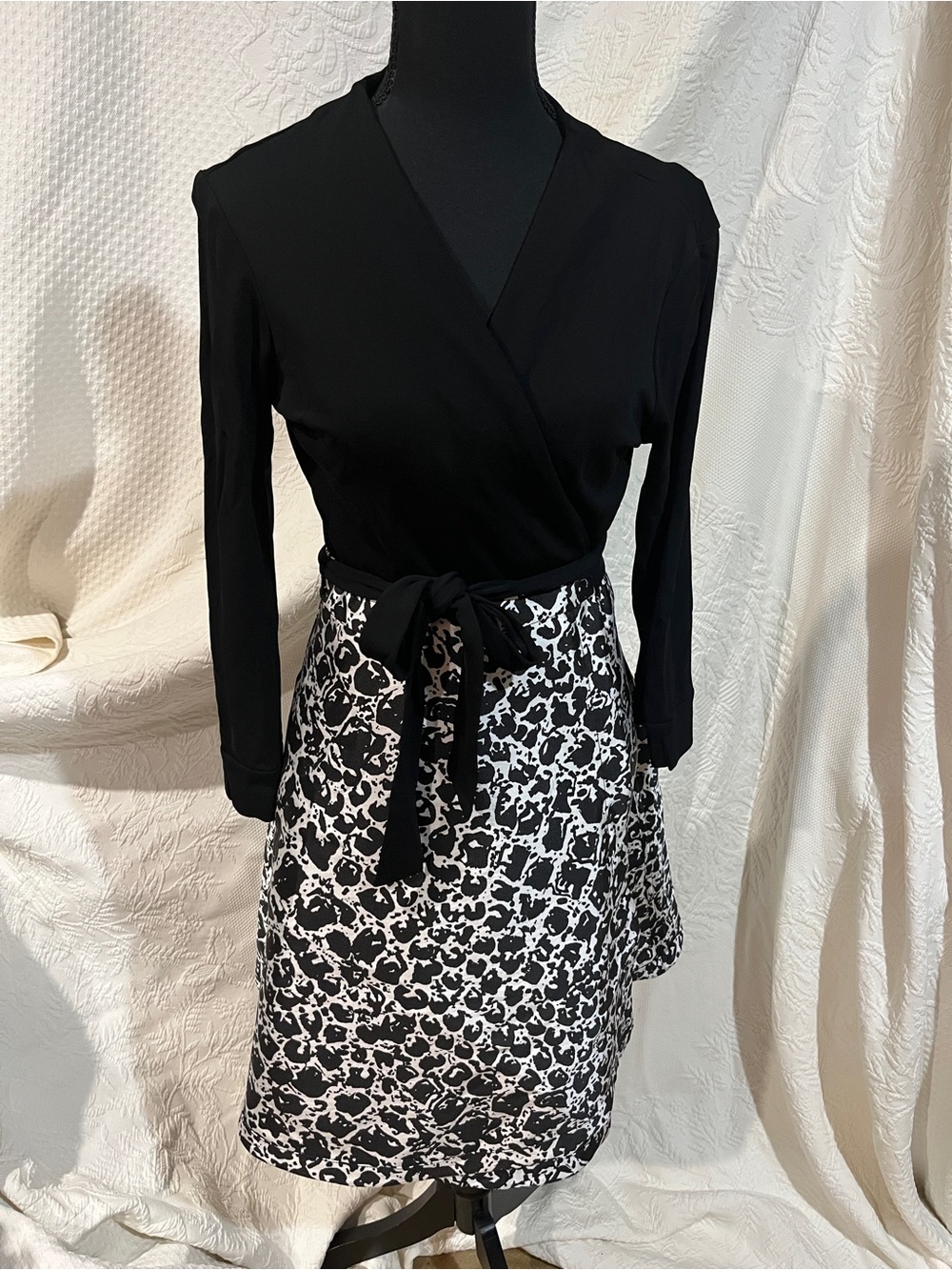Diane Von Furstenberg Floral Wrap Skirt Dress‎ with Tie Waist, size 10